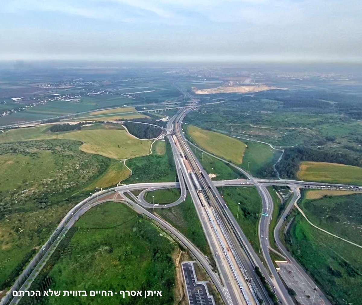 האמן והיוצר: איתן אסרף - החיים בזווית שלא הכרתם