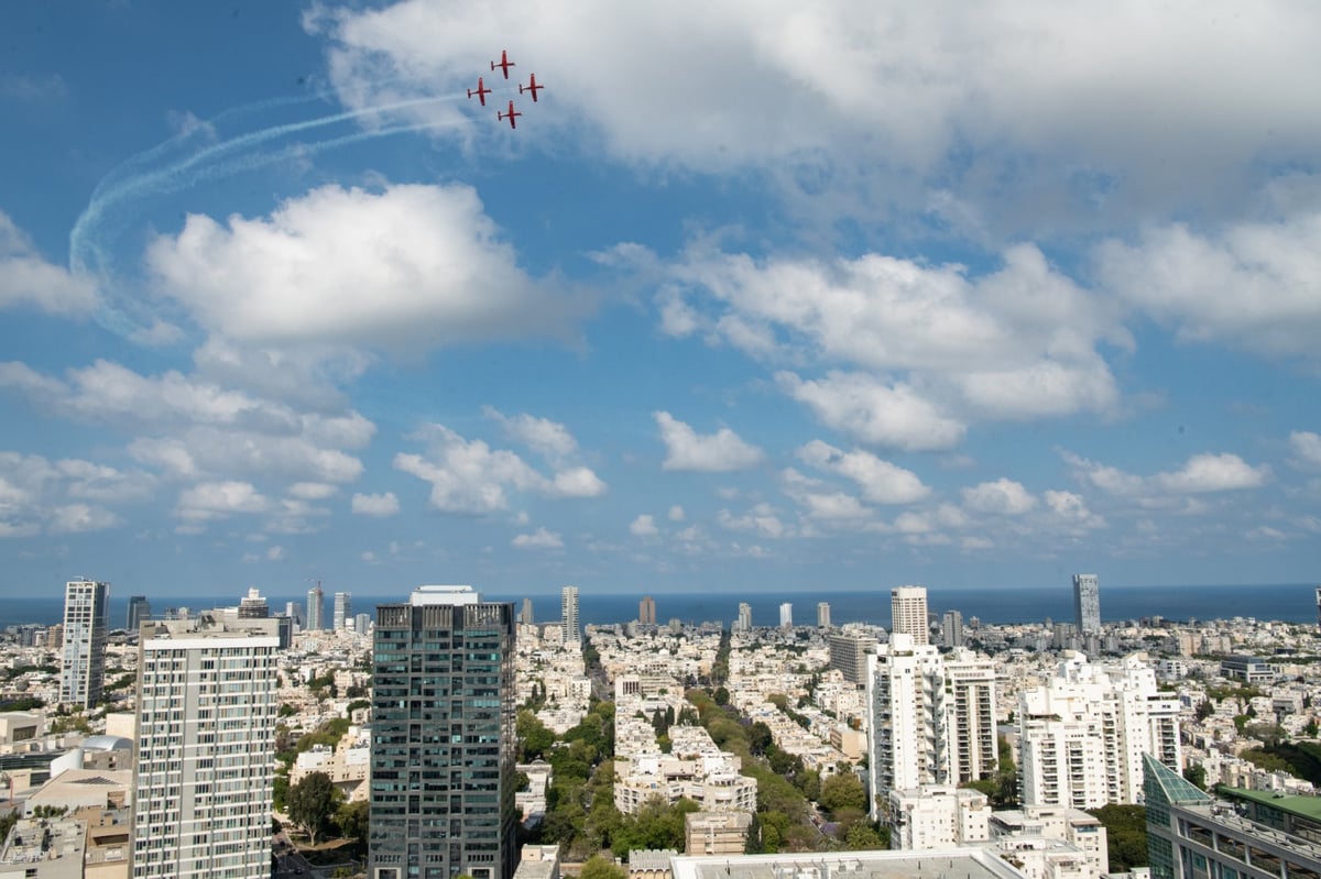 תיעוד: מטס חיל האוויר מעל בתי החולים