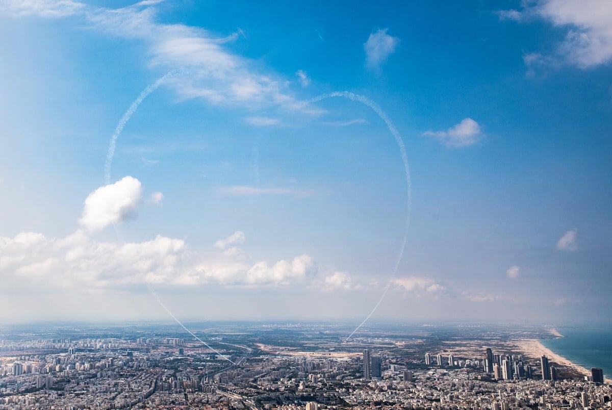 תיעוד: מטס חיל האוויר מעל בתי החולים