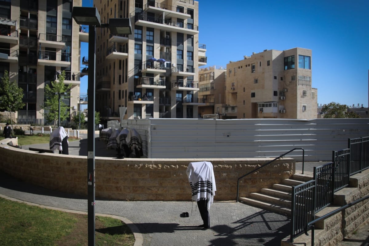 כך נראתה שחרית בקרית בעלזא שבהסגר