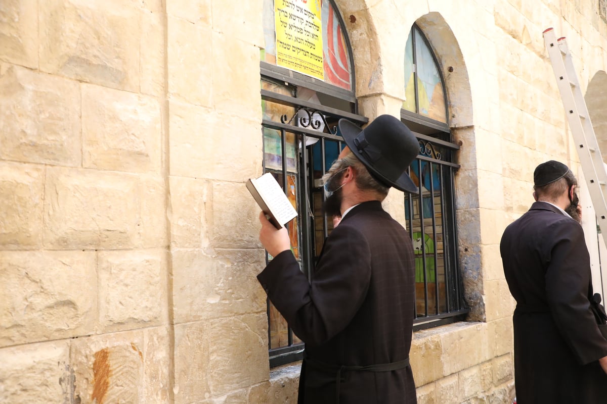 כך נראה ציון הרשב"י שעות לפני ההילולא