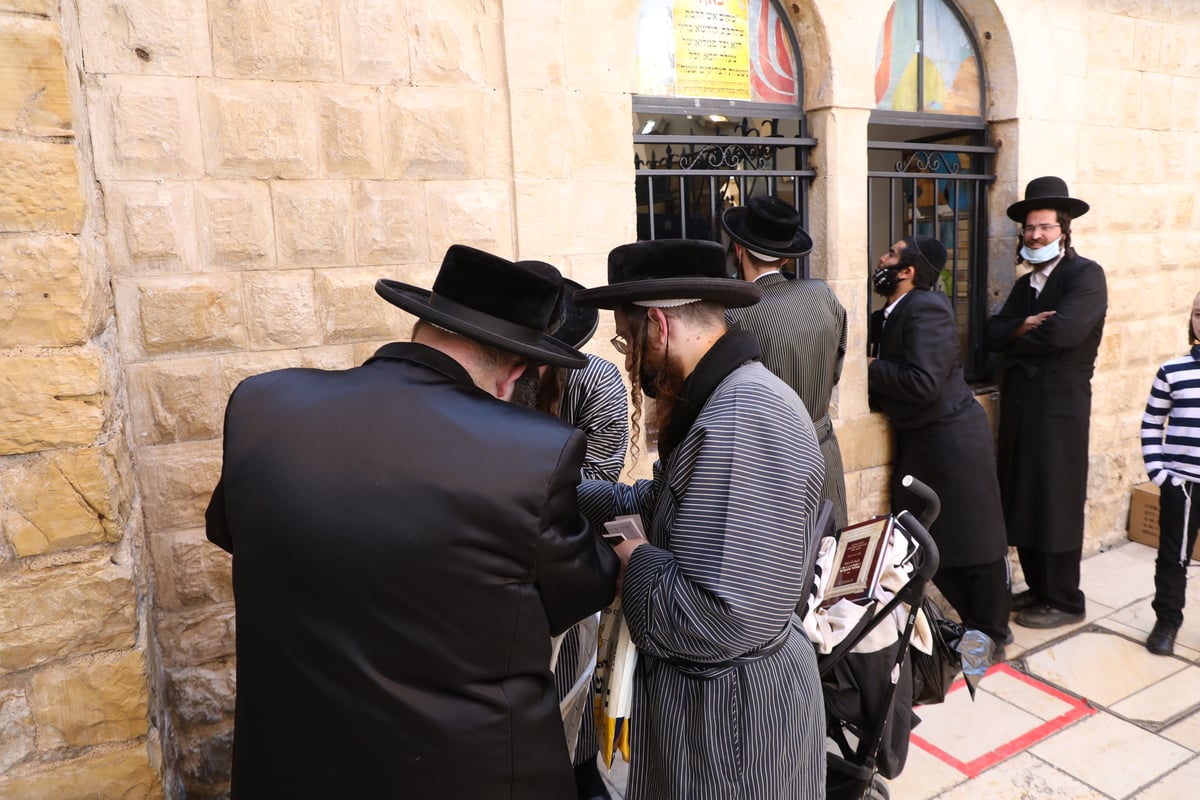 כך נראה ציון הרשב"י שעות לפני ההילולא