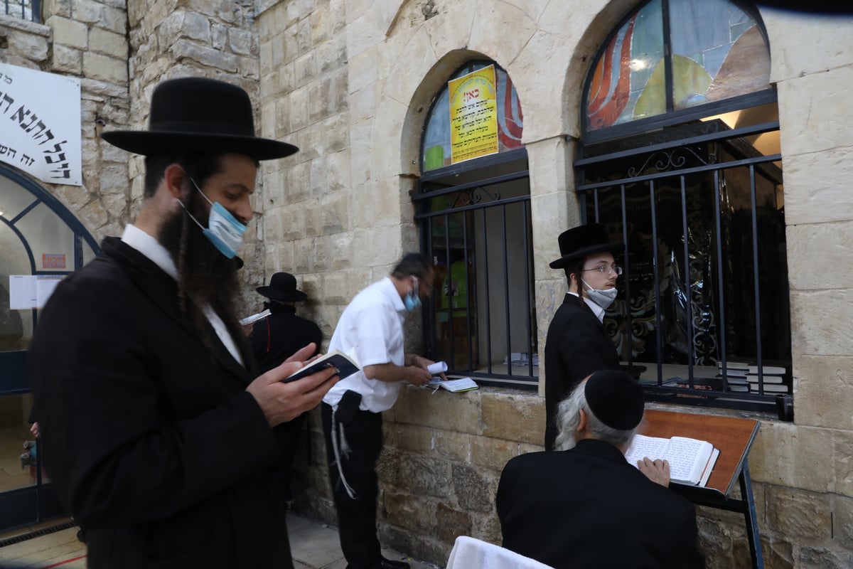 כך נראה ציון הרשב"י שעות לפני ההילולא