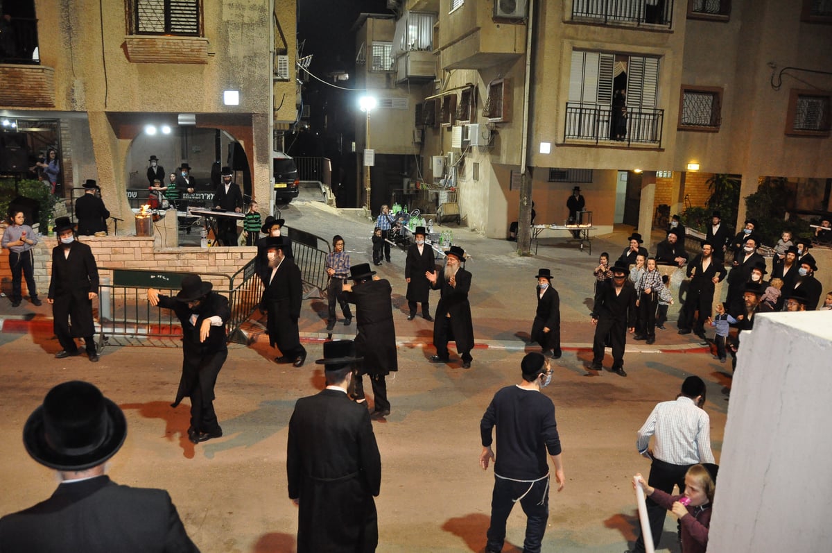 בחצרות וללא הרבי: מעמד ההדלקה בקרית ויז'ניץ בבני ברק