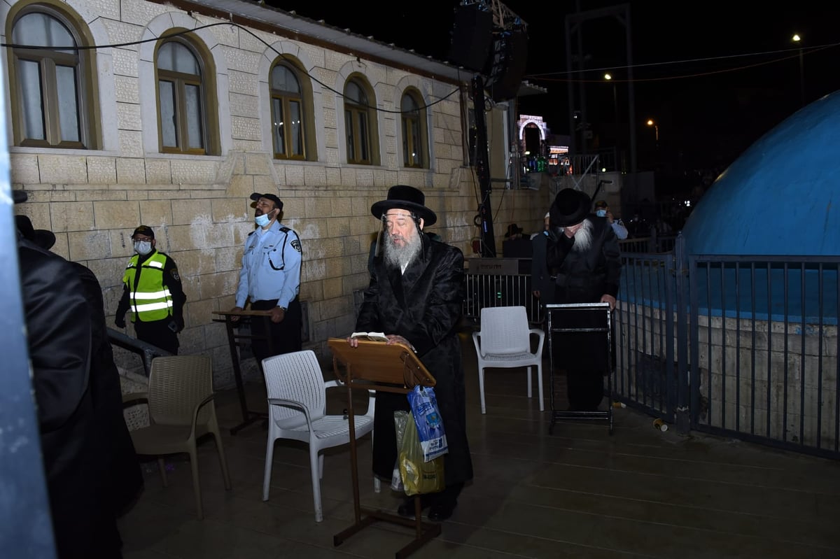 ההדלקה של האדמו"ר מבאיאן במירון • צפו