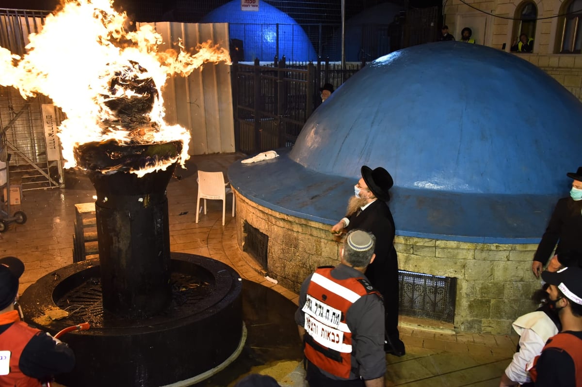 ההדלקה של האדמו"ר מבאיאן במירון • צפו