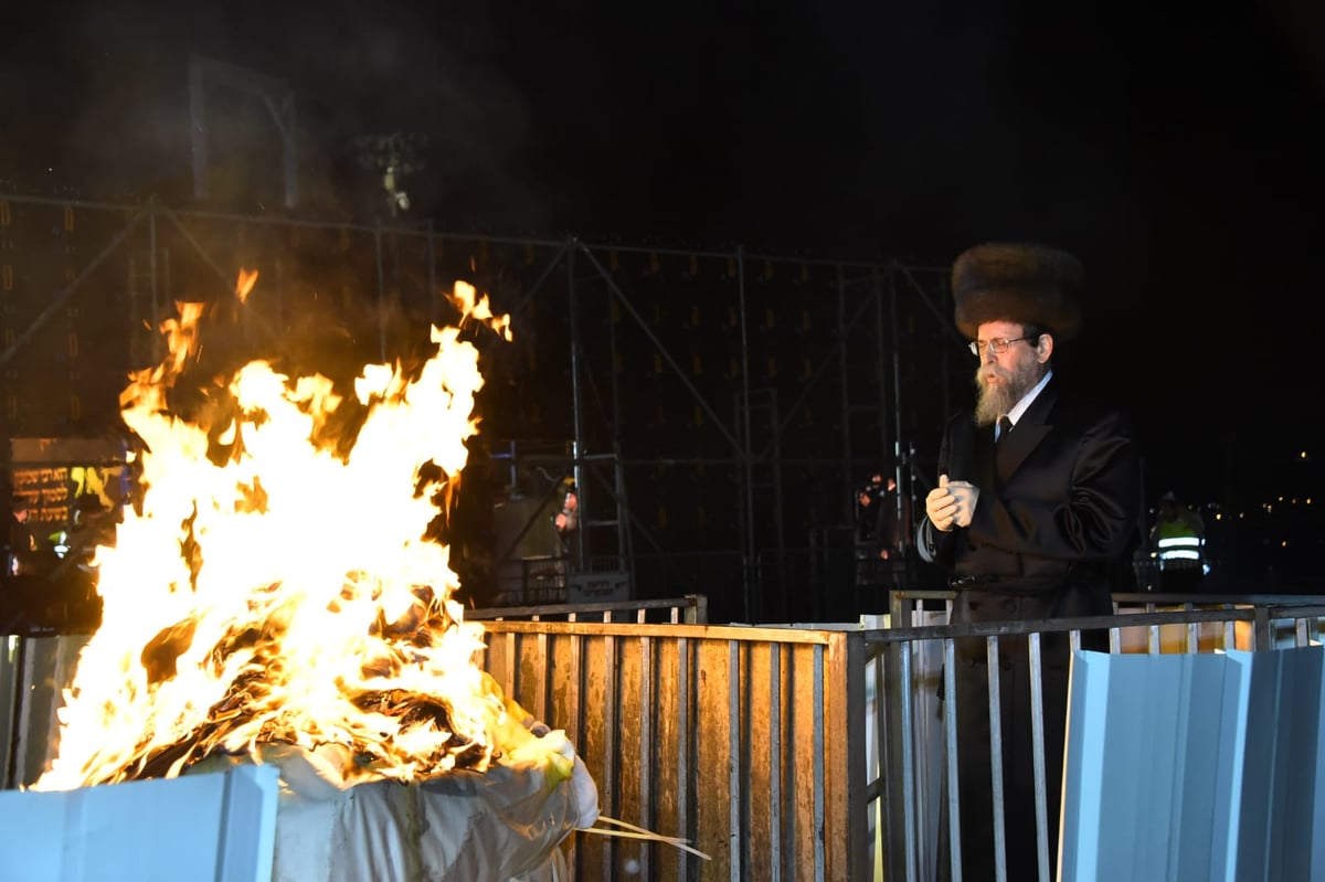 ההדלקה של האדמו"ר מבאיאן במירון • צפו