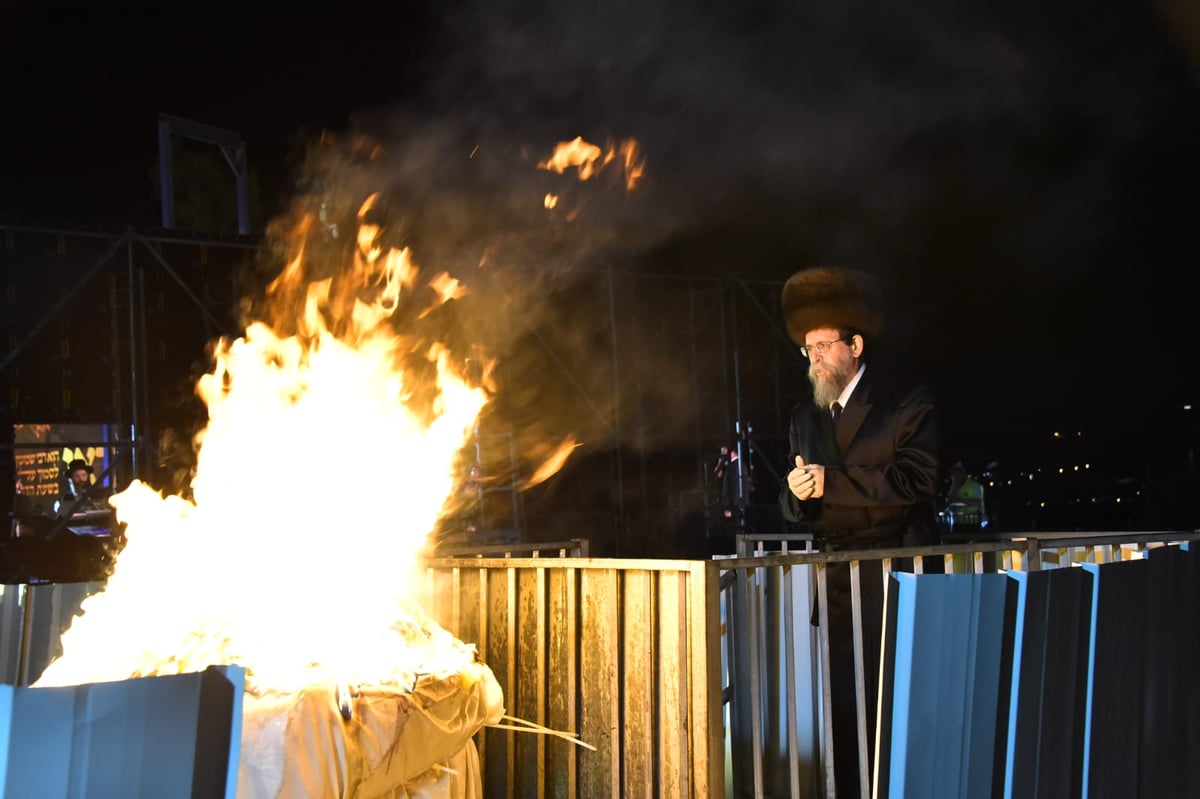 ההדלקה של האדמו"ר מבאיאן במירון • צפו