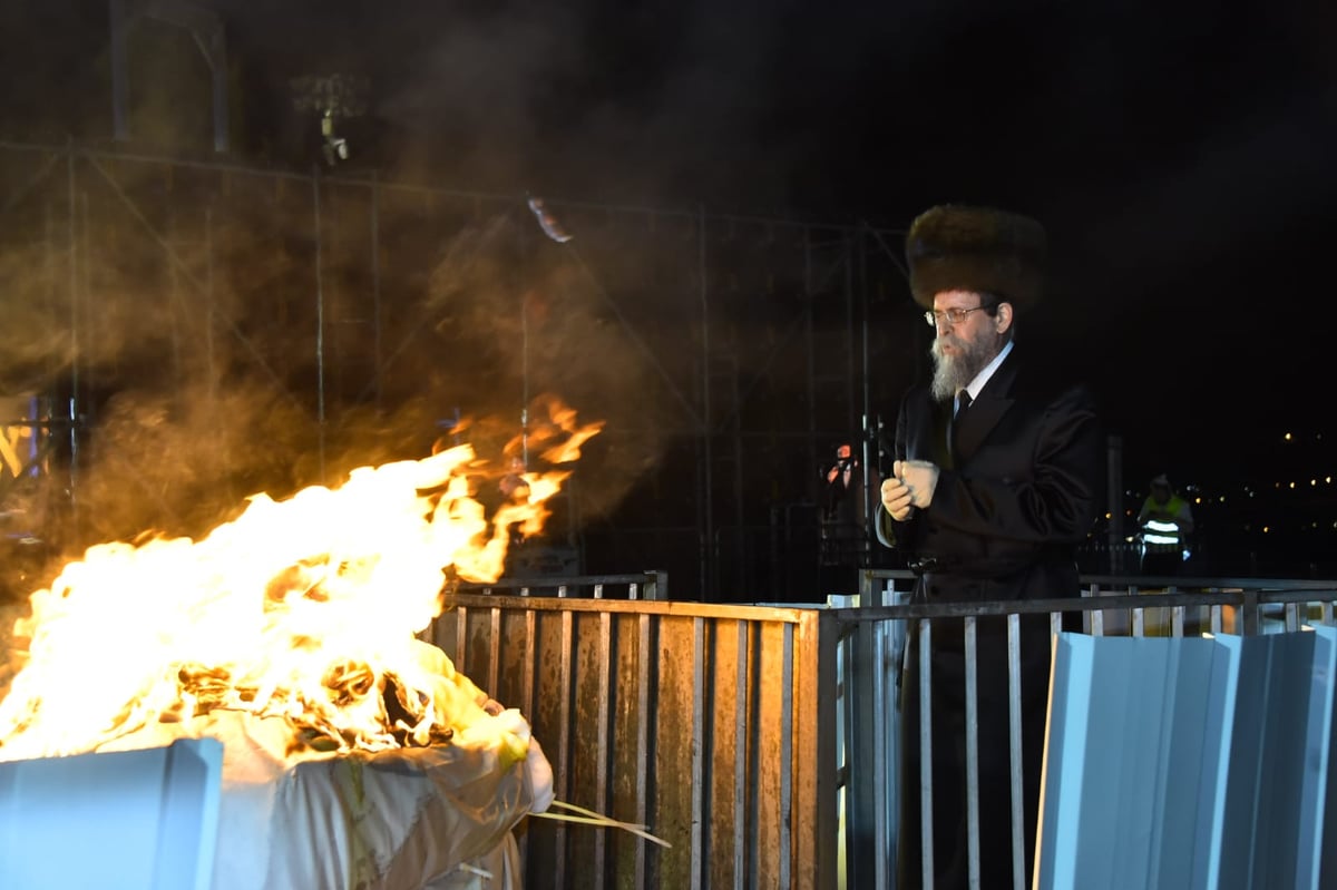 ההדלקה של האדמו"ר מבאיאן במירון • צפו