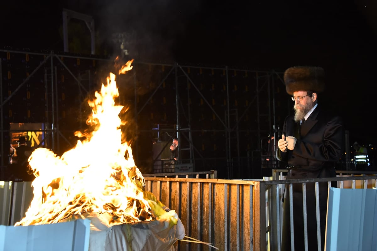 ההדלקה של האדמו"ר מבאיאן במירון • צפו