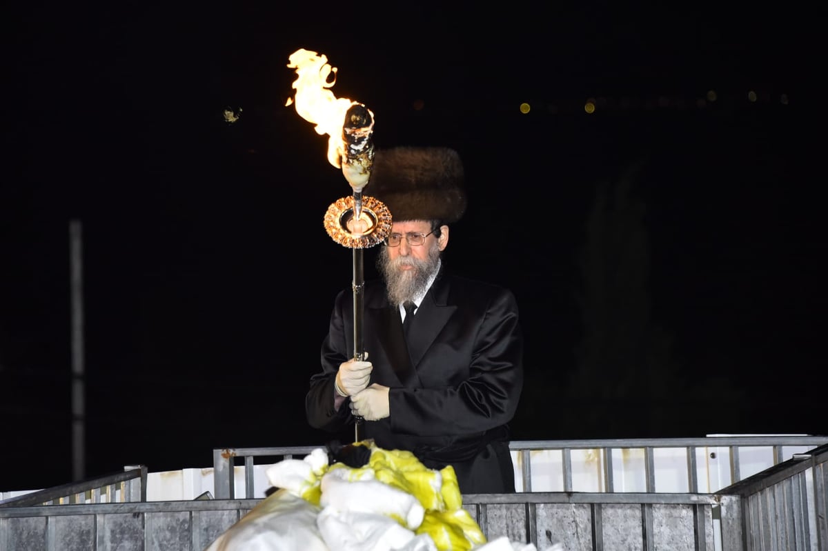 ההדלקה של האדמו"ר מבאיאן במירון • צפו