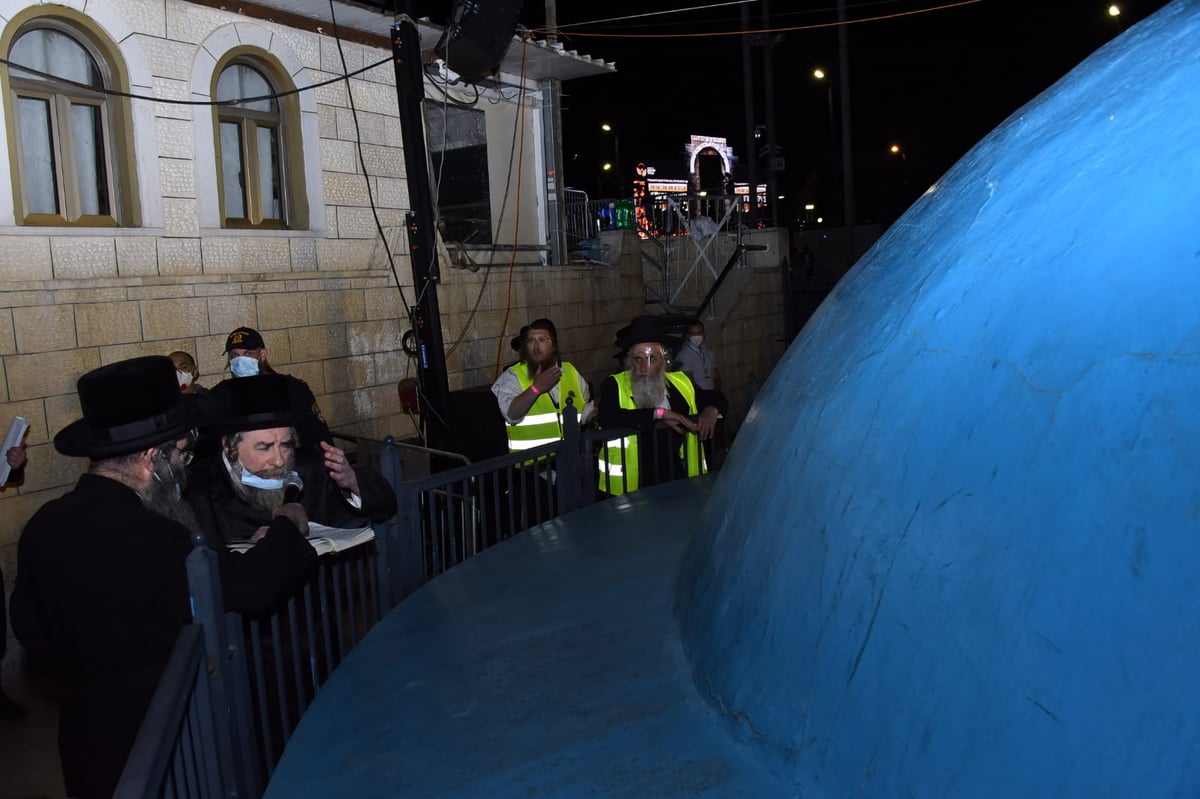 ההדלקה של האדמו"ר מבאיאן במירון • צפו