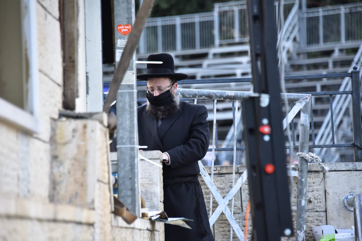 ההדלקה של האדמו"ר מבאיאן במירון • צפו