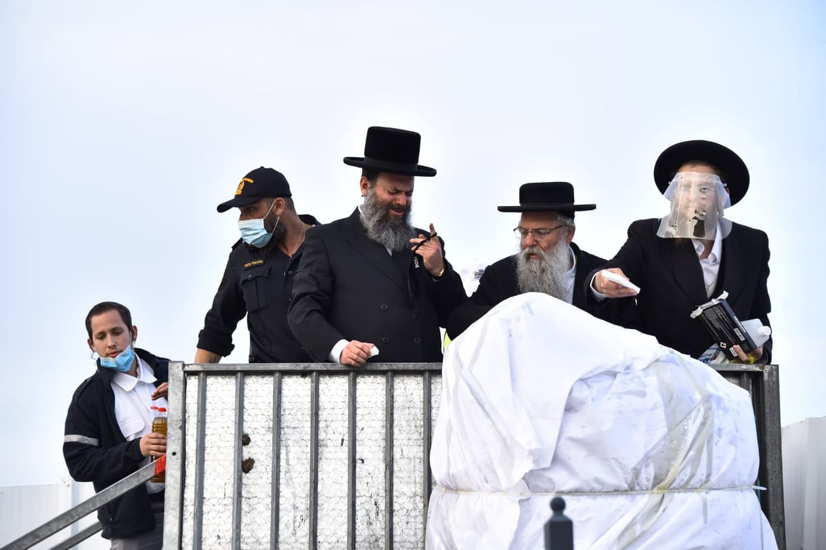 ההדלקה של האדמו"ר מבאיאן במירון • צפו