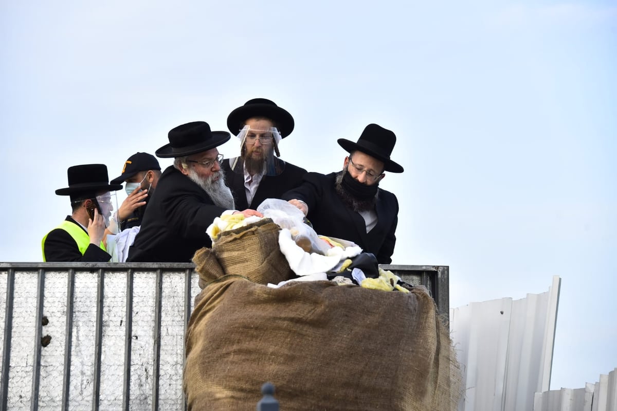 ההדלקה של האדמו"ר מבאיאן במירון • צפו