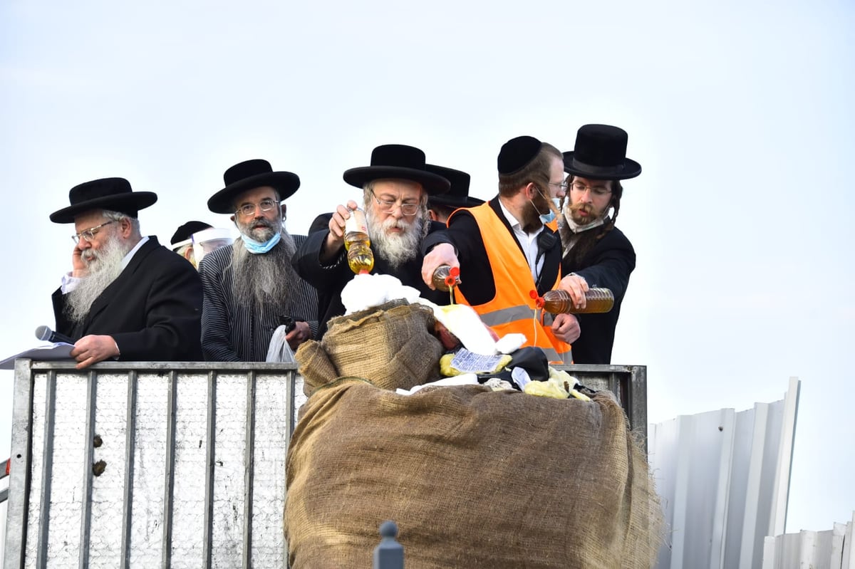 ההדלקה של האדמו"ר מבאיאן במירון • צפו