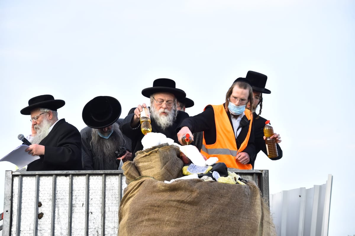 ההדלקה של האדמו"ר מבאיאן במירון • צפו