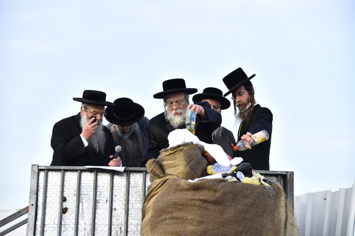 ההדלקה של האדמו"ר מבאיאן במירון • צפו