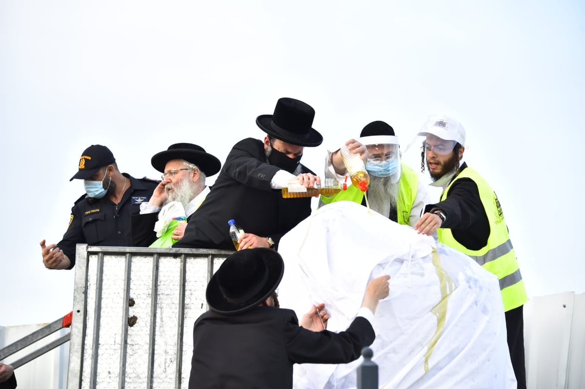 ההדלקה של האדמו"ר מבאיאן במירון • צפו