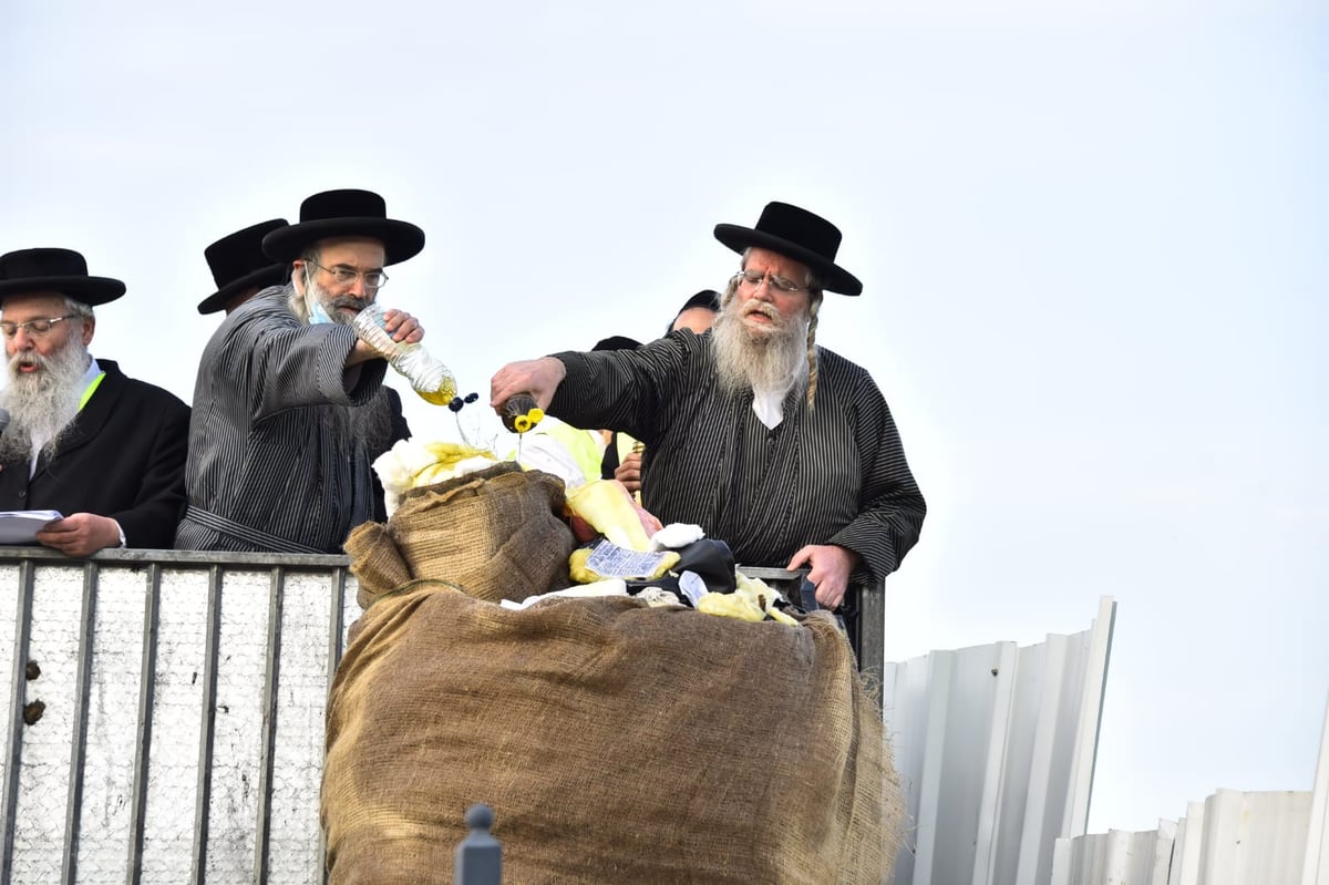 ההדלקה של האדמו"ר מבאיאן במירון • צפו