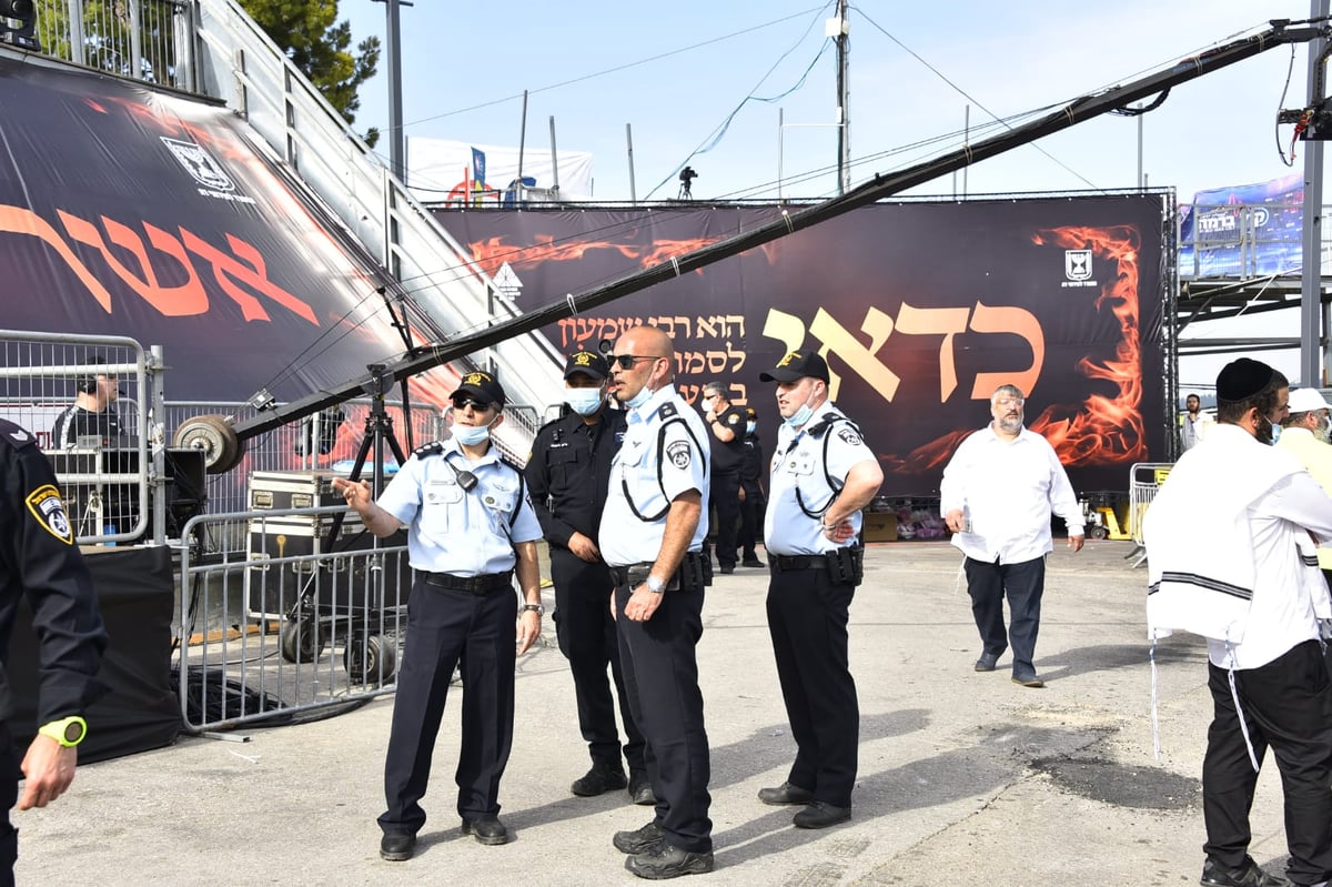 ההדלקה של האדמו"ר מבאיאן במירון • צפו