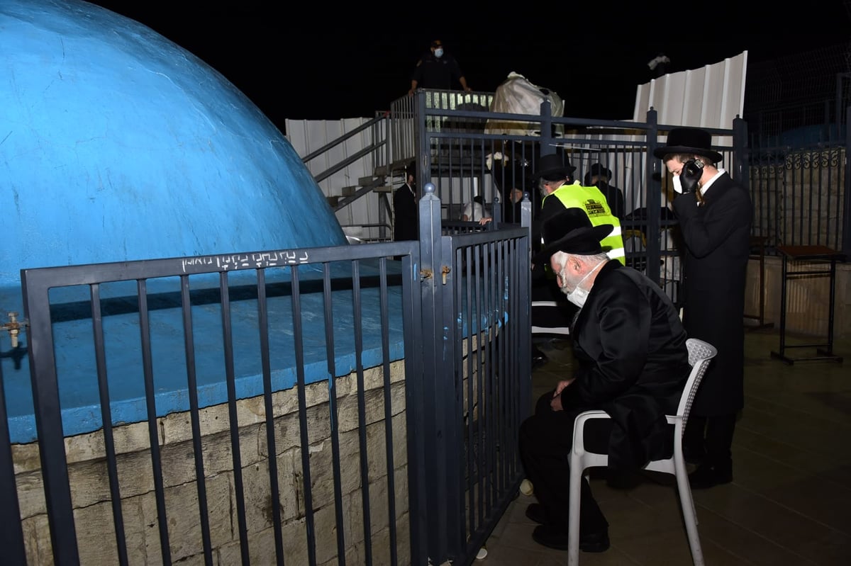 ההדלקה של האדמו"ר מבאיאן במירון • צפו