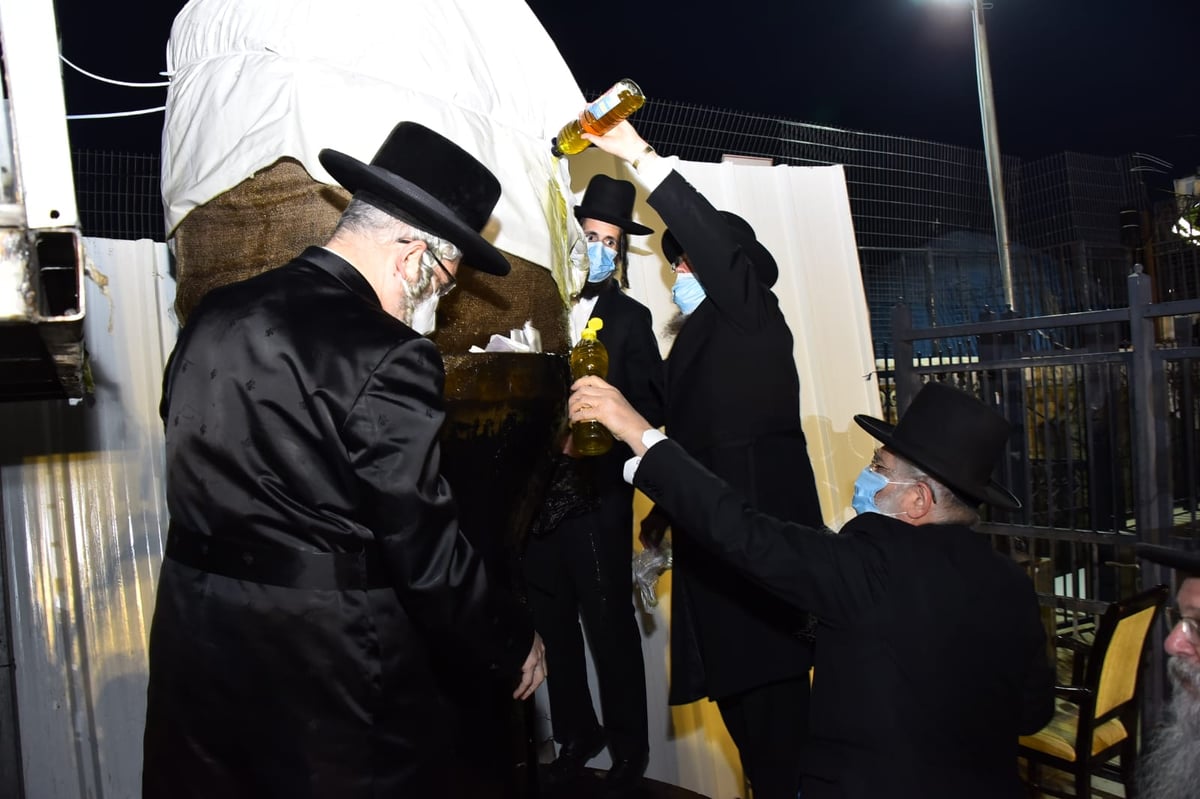 ההדלקה של האדמו"ר מבאיאן במירון • צפו