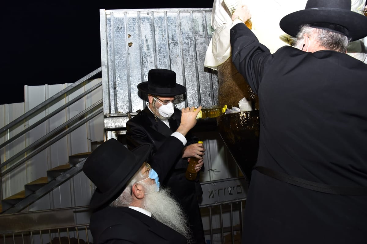 ההדלקה של האדמו"ר מבאיאן במירון • צפו