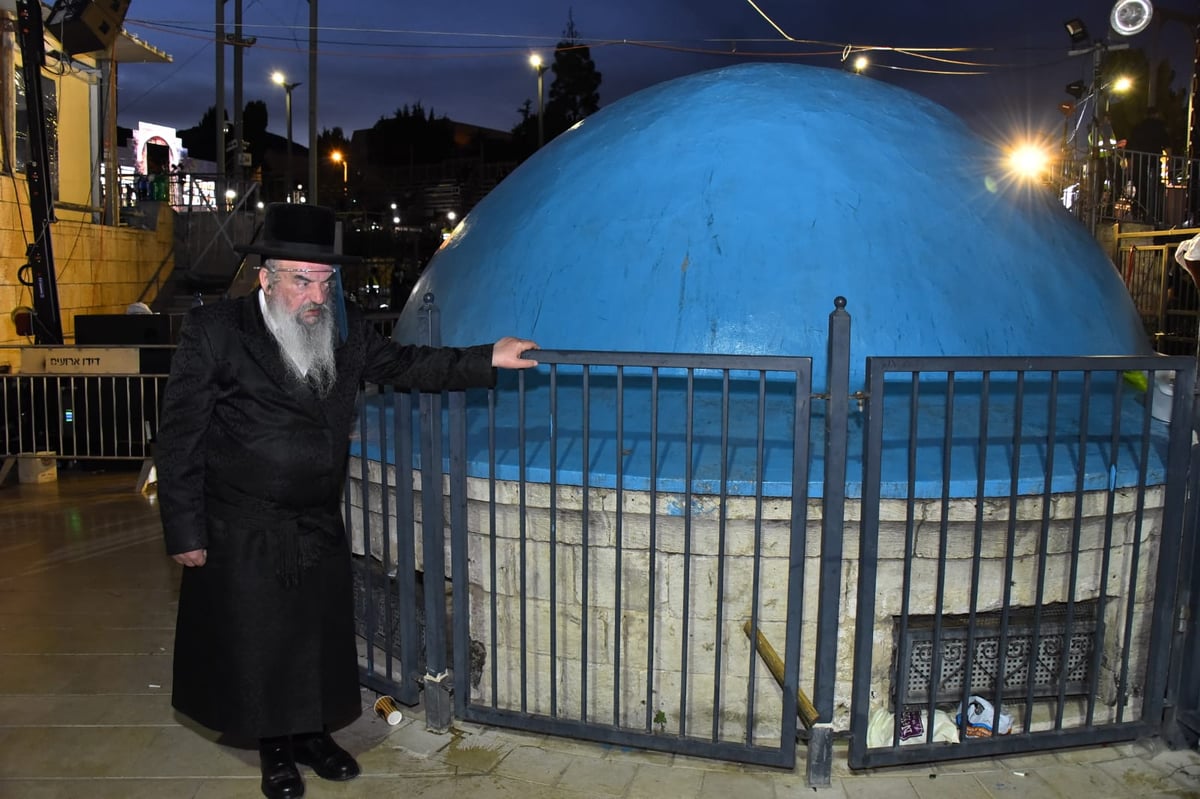 ההדלקה של האדמו"ר מבאיאן במירון • צפו