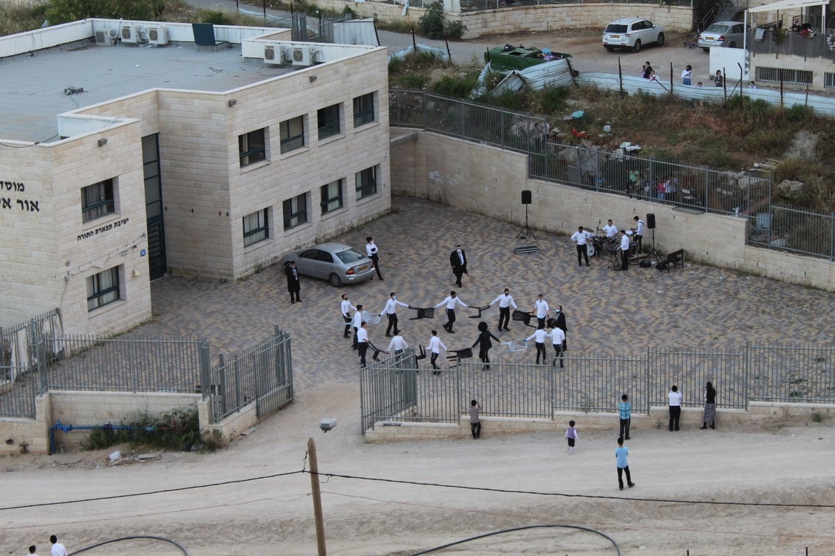 אחרי שני סדרים: התלמידים פצחו בריקוד • צפו