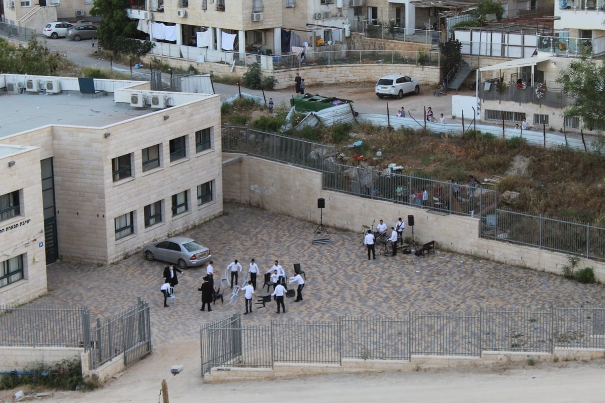 אחרי שני סדרים: התלמידים פצחו בריקוד • צפו