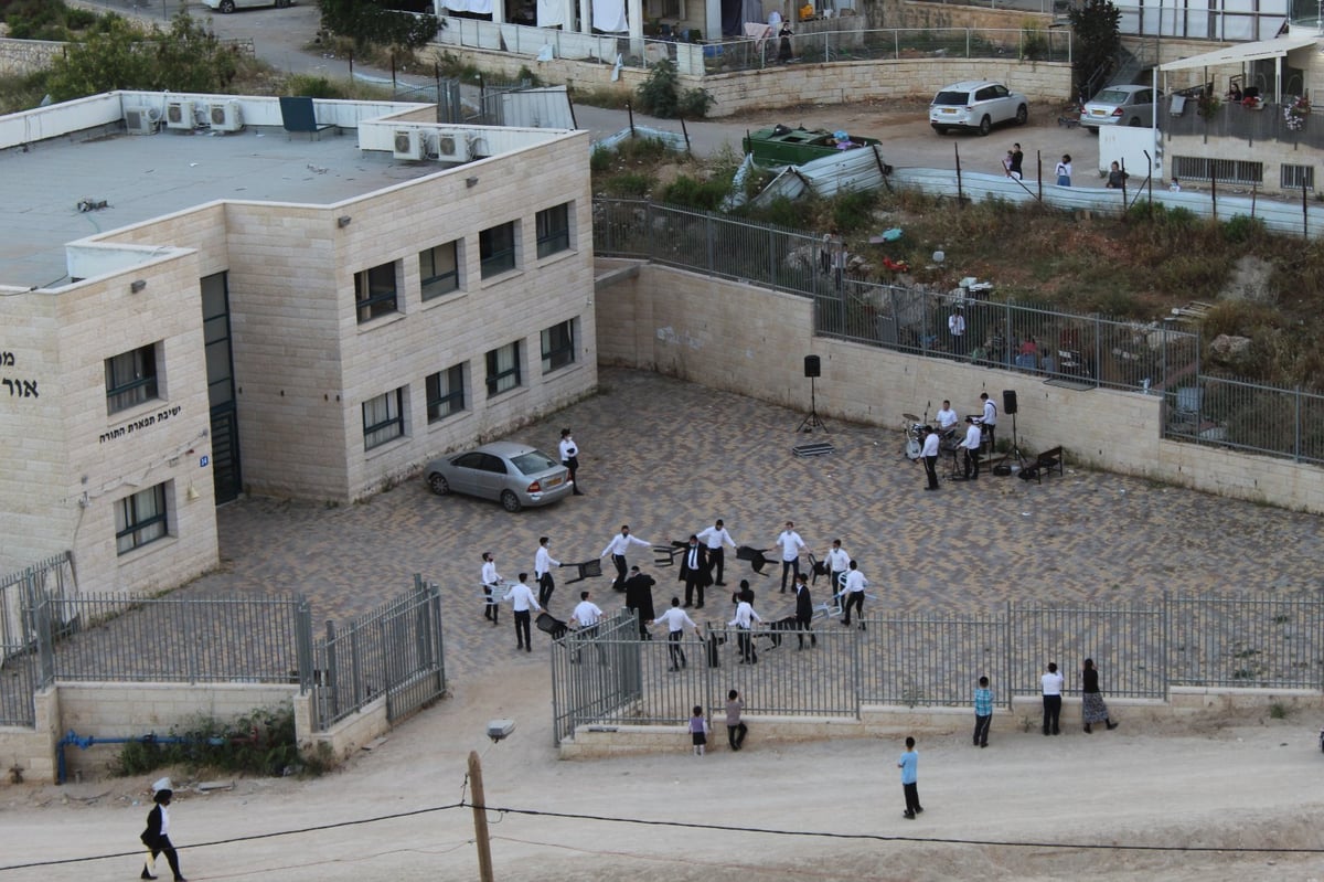 אחרי שני סדרים: התלמידים פצחו בריקוד • צפו