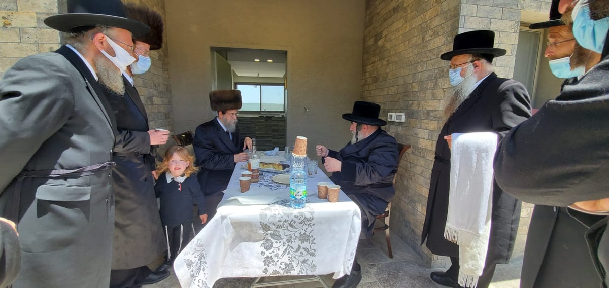 האדמו"רים מוויז'ניץ ובאיאן נפגשו במירון וערכו 'לחיים טיש'