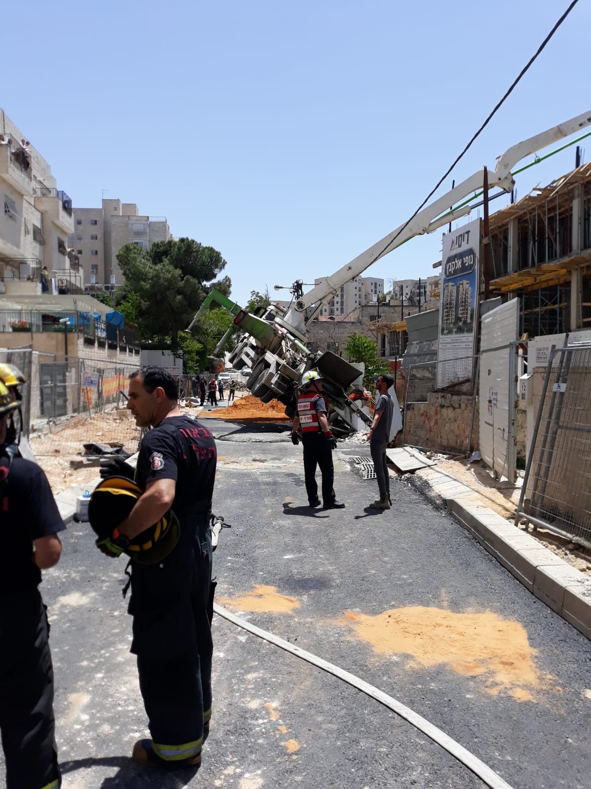 גבעת שאול: המנוף התהפך על עמוד חשמל