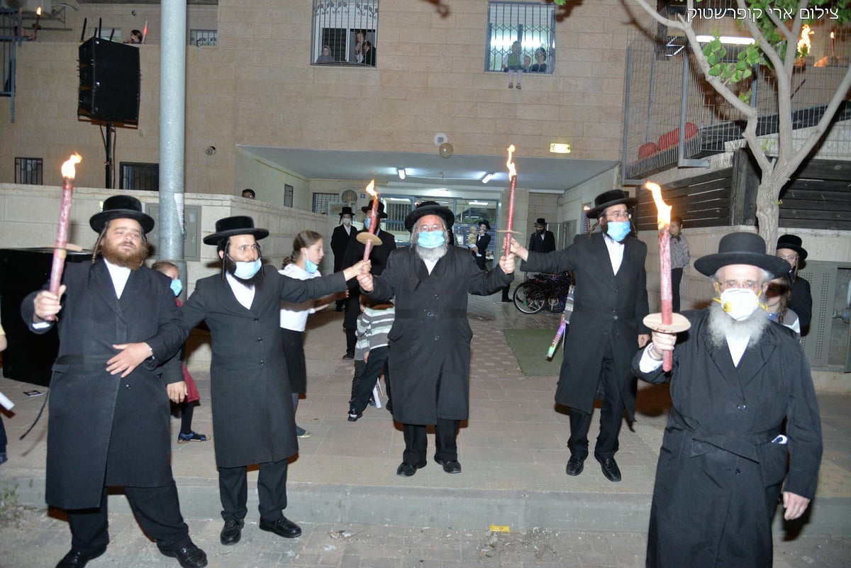 בחצרות ובחניונים: כך חגגו את הילולת רשב"י בביתר עילית