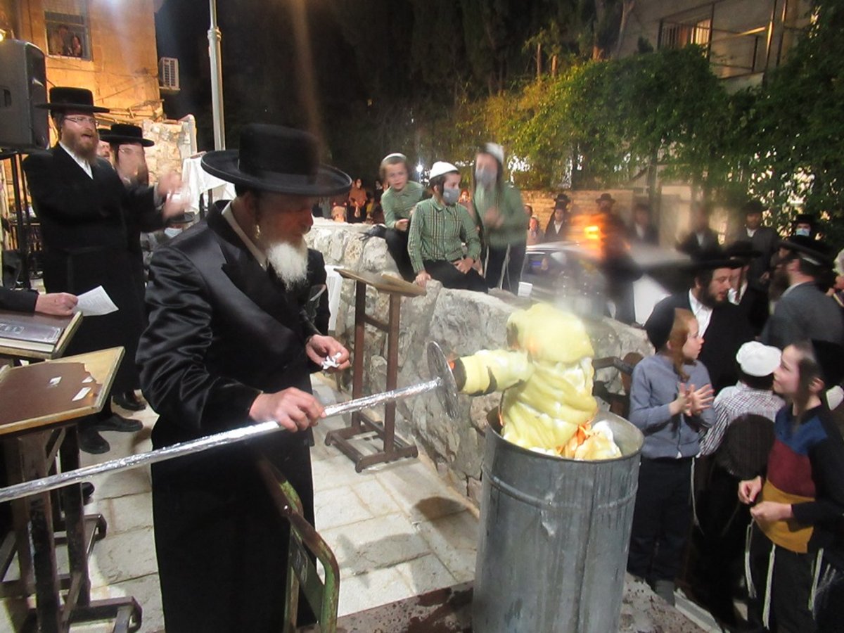 האדמו"ר מספינקא - י-ם ערך שתי הדלקות