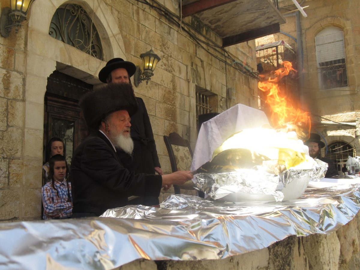 האדמו"ר מספינקא - י-ם ערך שתי הדלקות