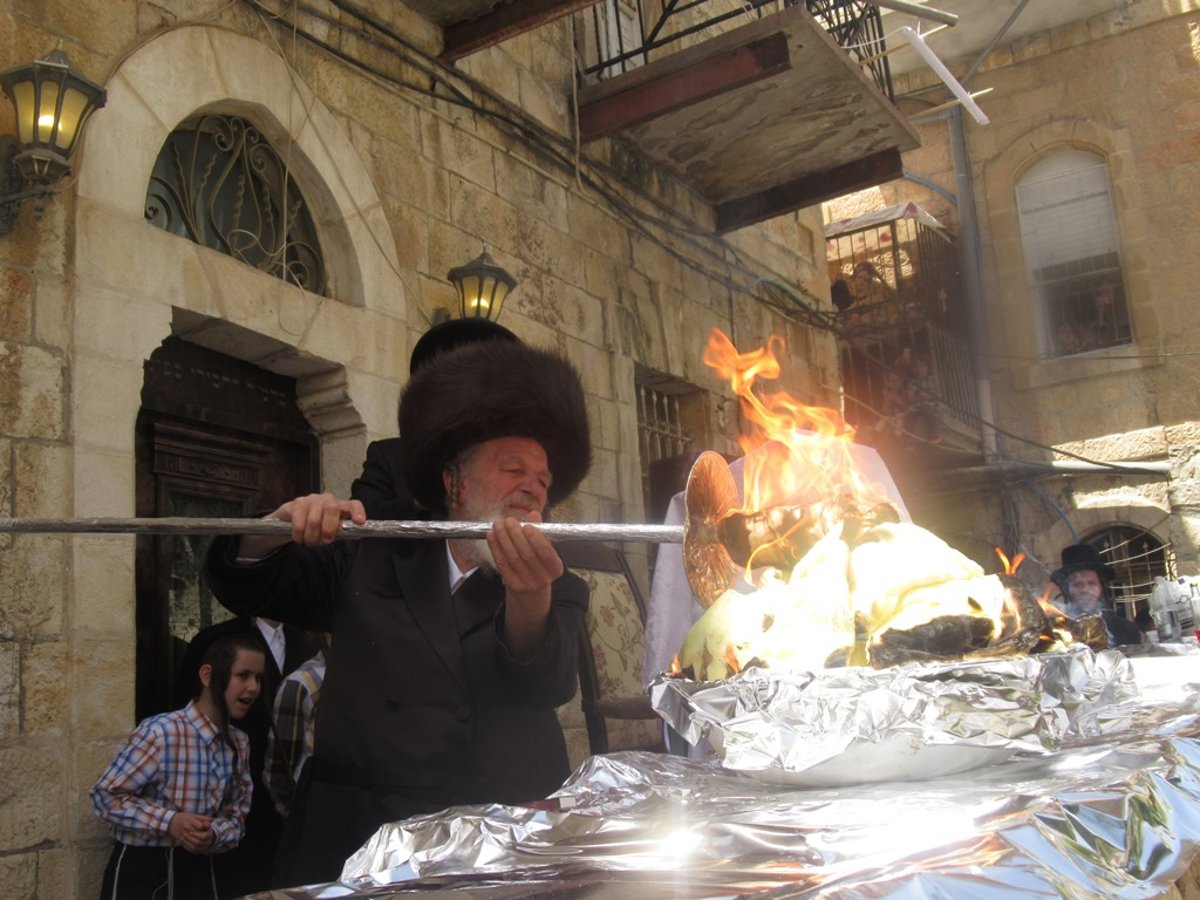 האדמו"ר מספינקא - י-ם ערך שתי הדלקות