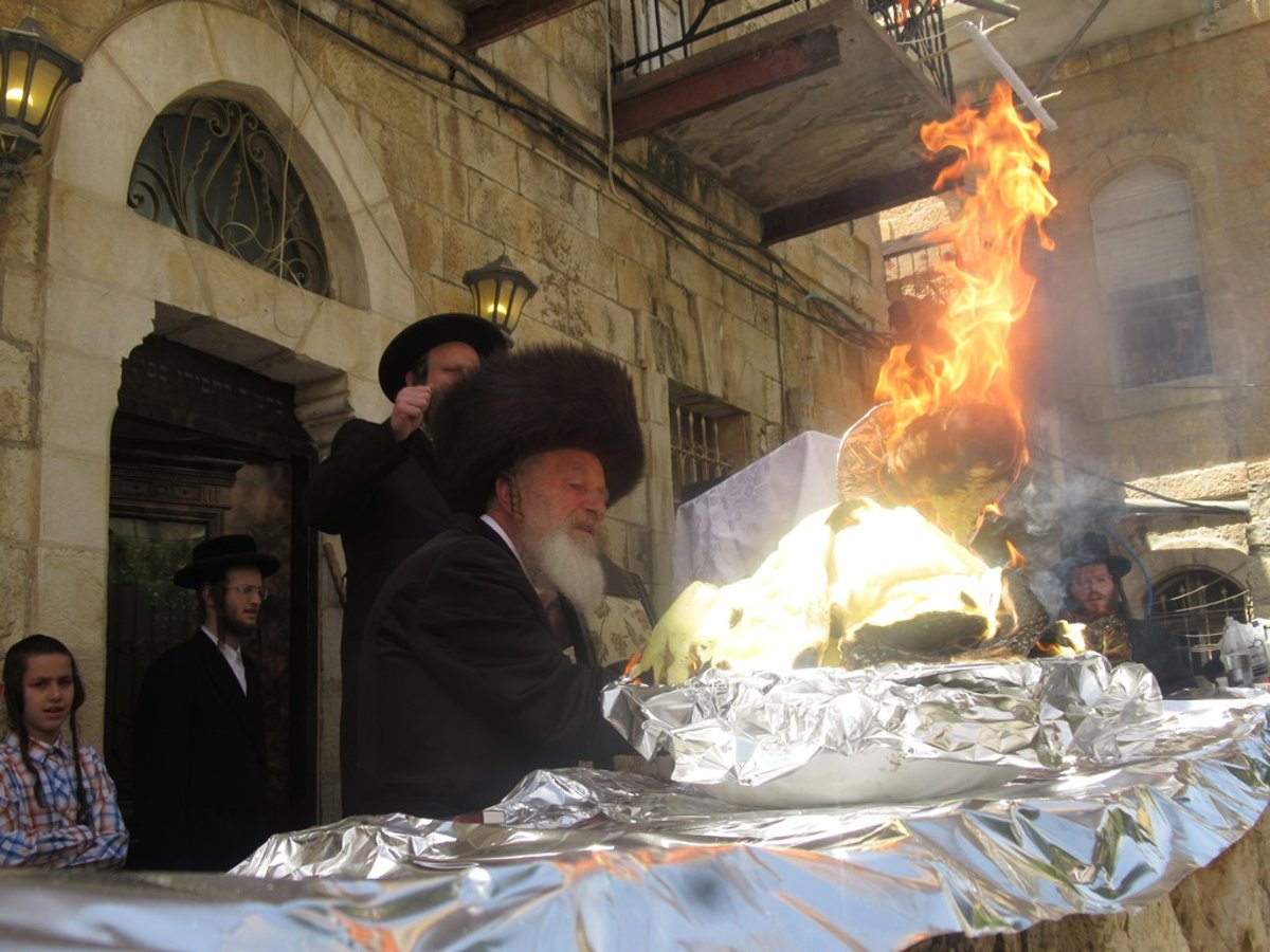 האדמו"ר מספינקא - י-ם ערך שתי הדלקות