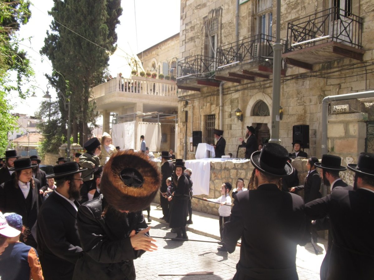 האדמו"ר מספינקא - י-ם ערך שתי הדלקות