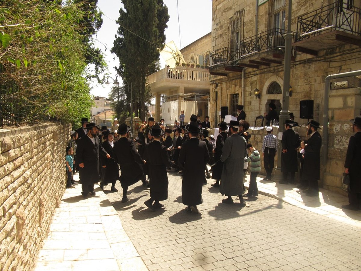 האדמו"ר מספינקא - י-ם ערך שתי הדלקות