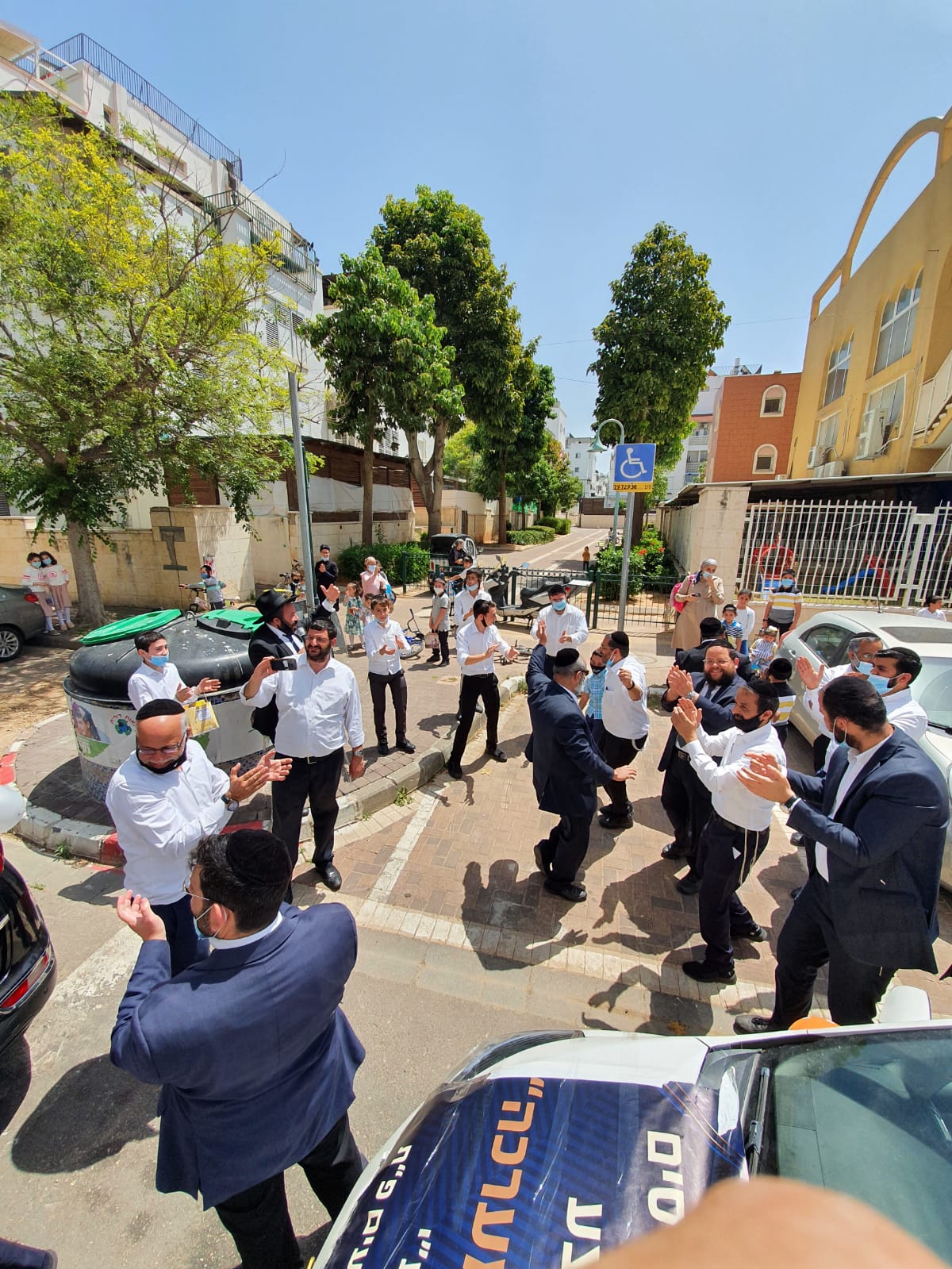 צפו: ההנהלה הפתיעה את הילדים בל"ג בעומר