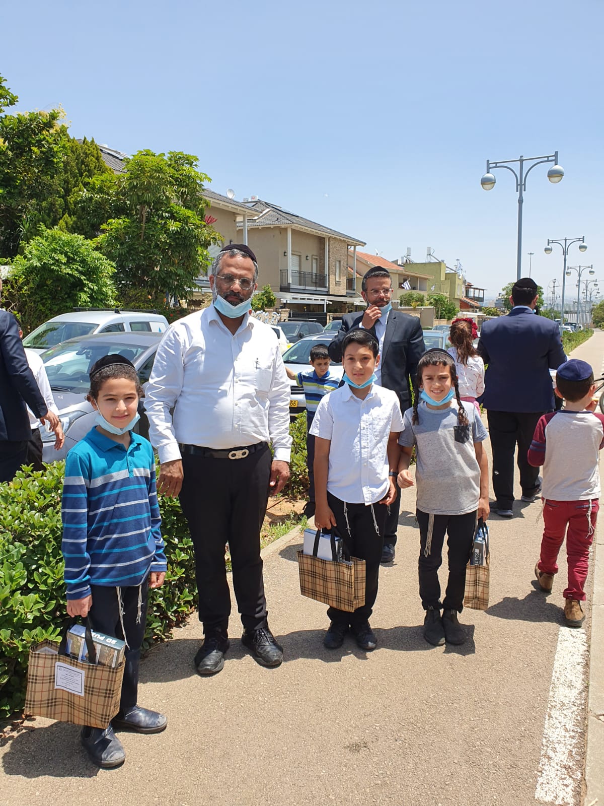 צפו: ההנהלה הפתיעה את הילדים בל"ג בעומר