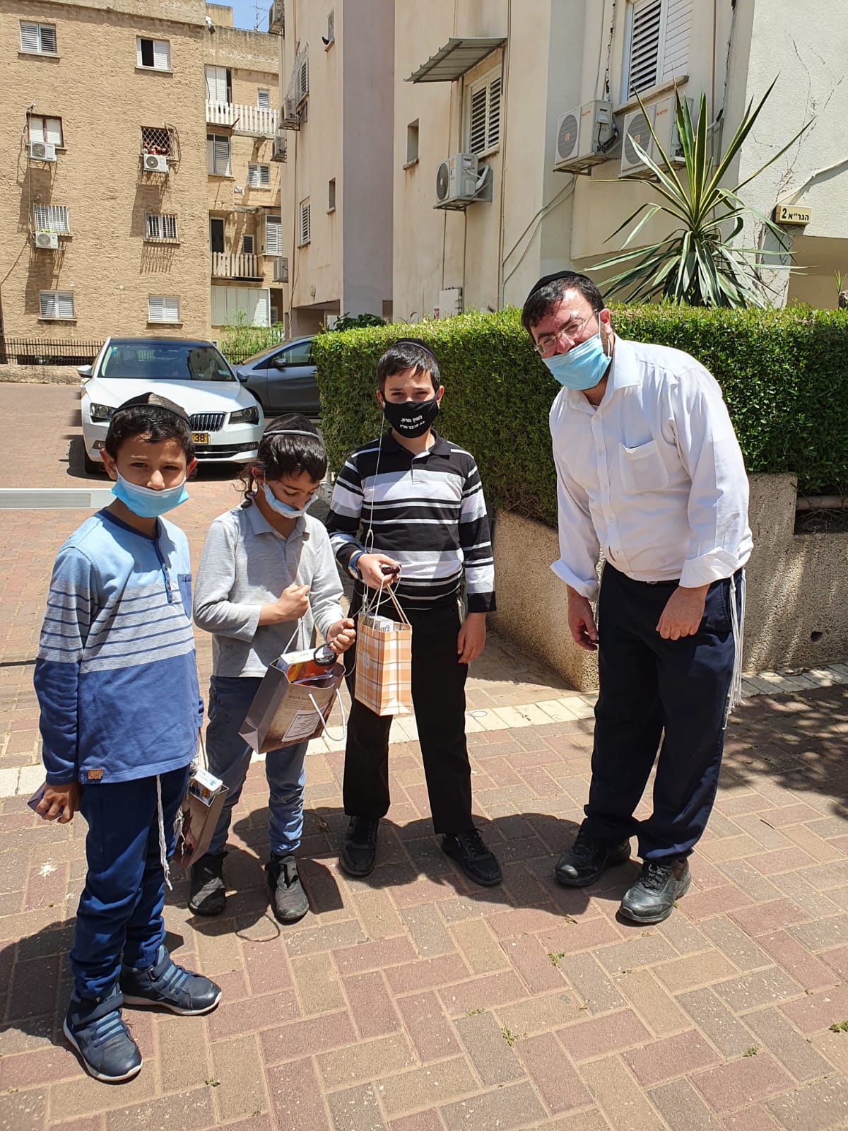 צפו: ההנהלה הפתיעה את הילדים בל"ג בעומר