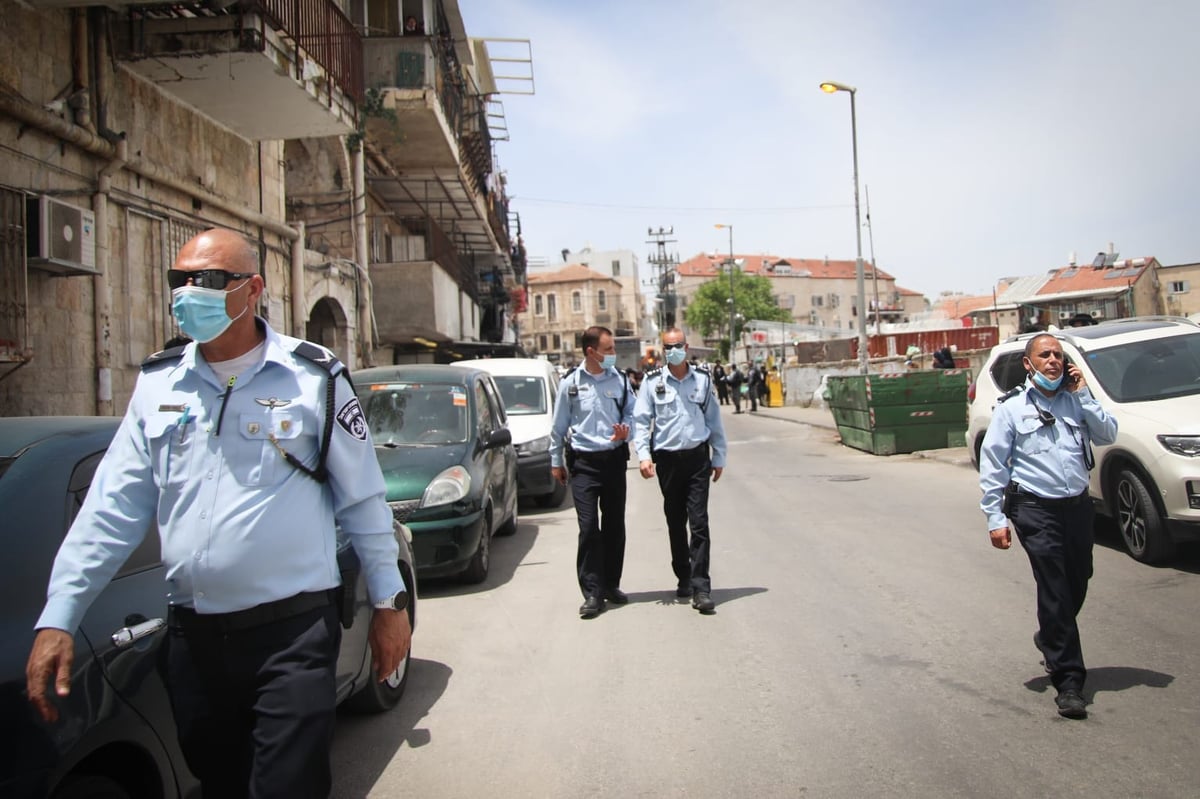 תושבי מאה שערים ב'קבלת פנים' למפקד החדש