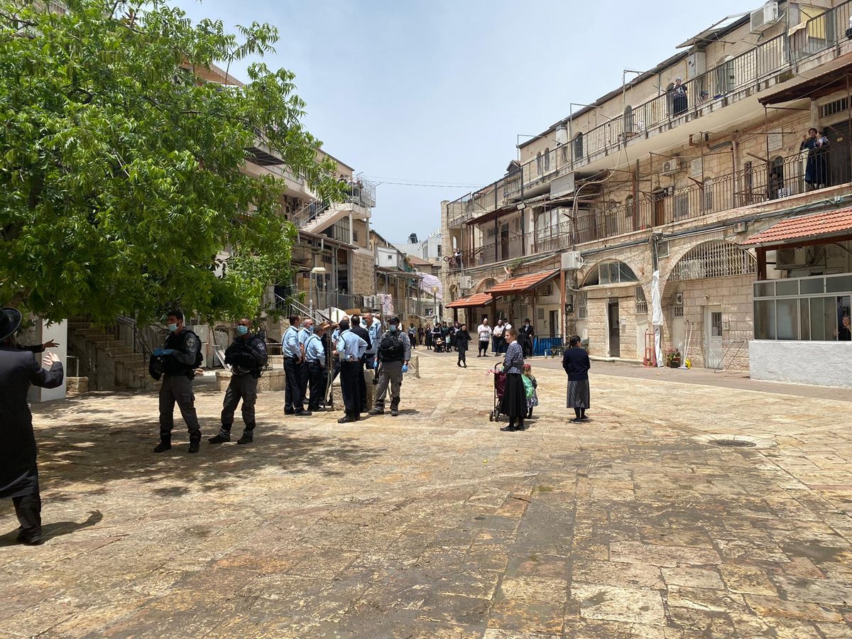 תושבי מאה שערים ב'קבלת פנים' למפקד החדש