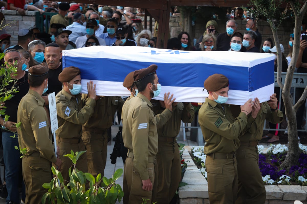 תדהמה: קברו הטרי של החייל שנהרג - חולל