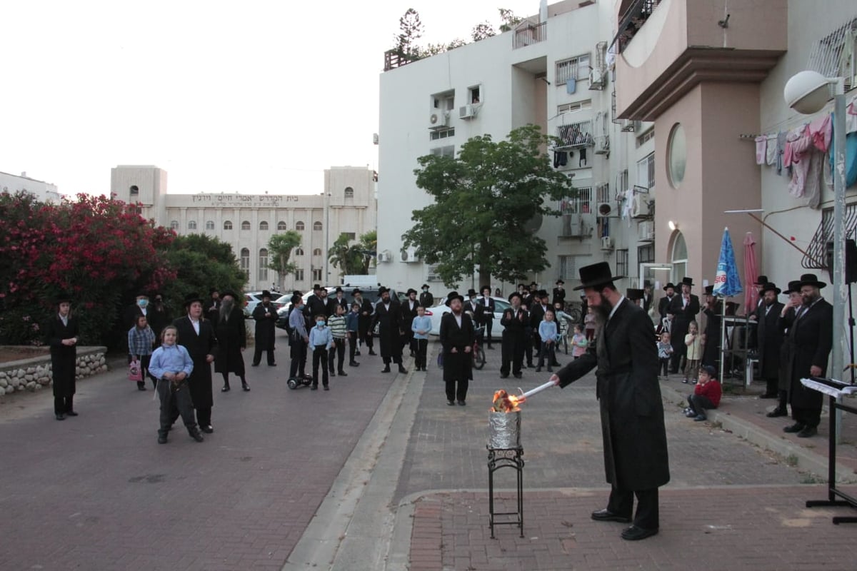 האדמו"ר מטאלנא אשדוד במעמד ההדלקה