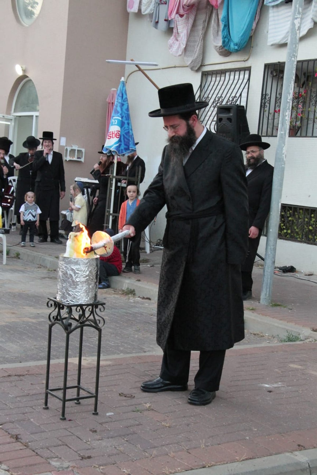 האדמו"ר מטאלנא אשדוד במעמד ההדלקה