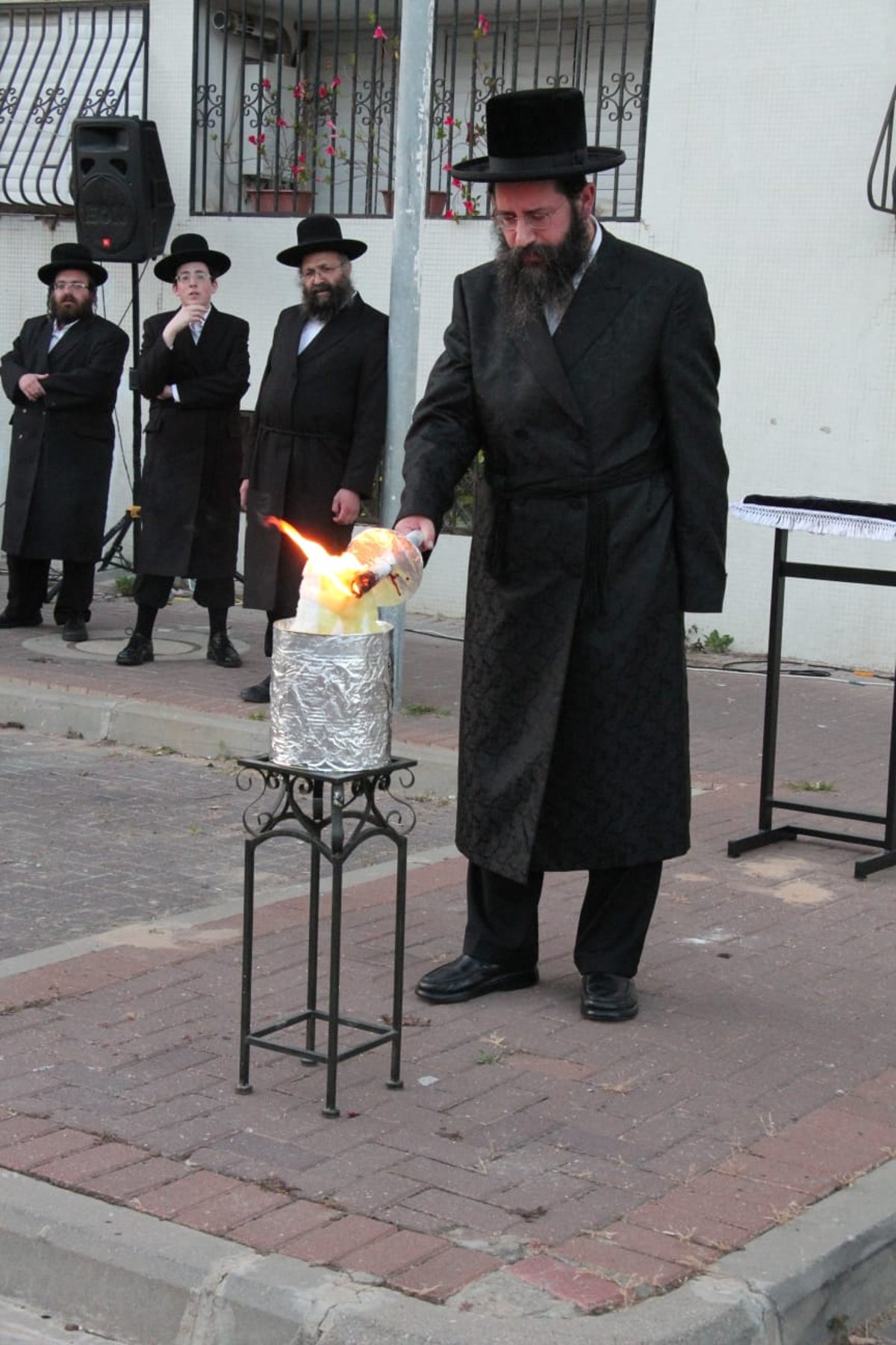 האדמו"ר מטאלנא אשדוד במעמד ההדלקה